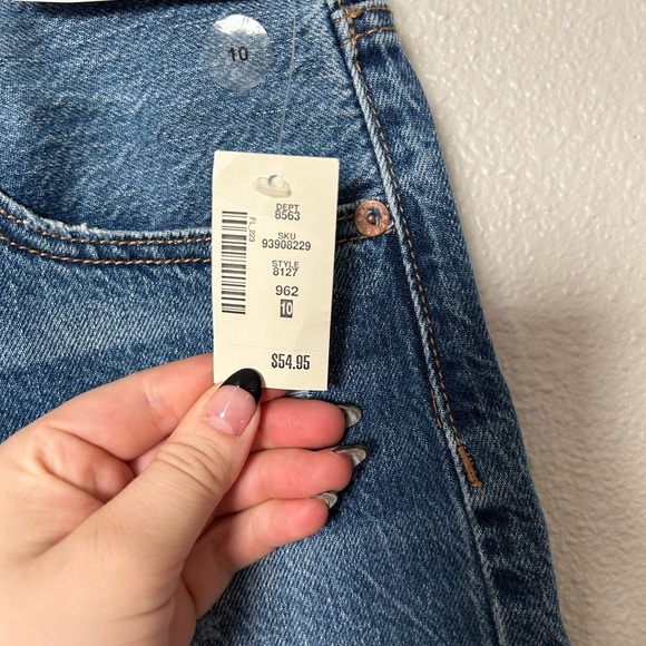 Boyfriend Style Cuttof Short - Picture 4 of 4